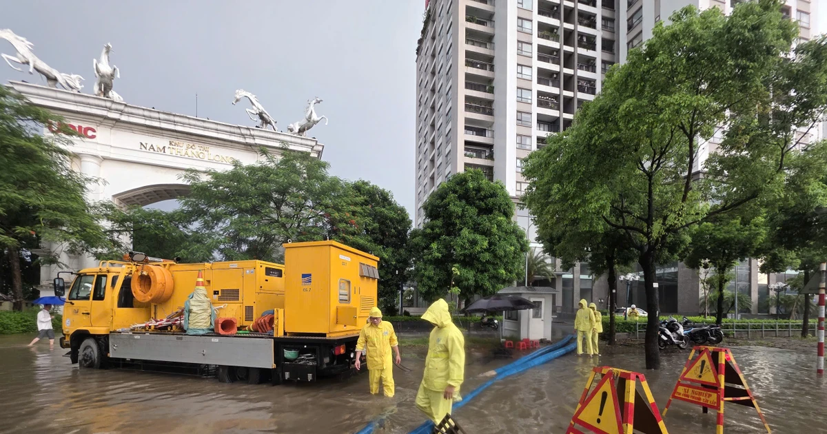 Mưa lớn vượt công suất thiết kế, Hà Nội giải bài toán chống ngập ra sao?