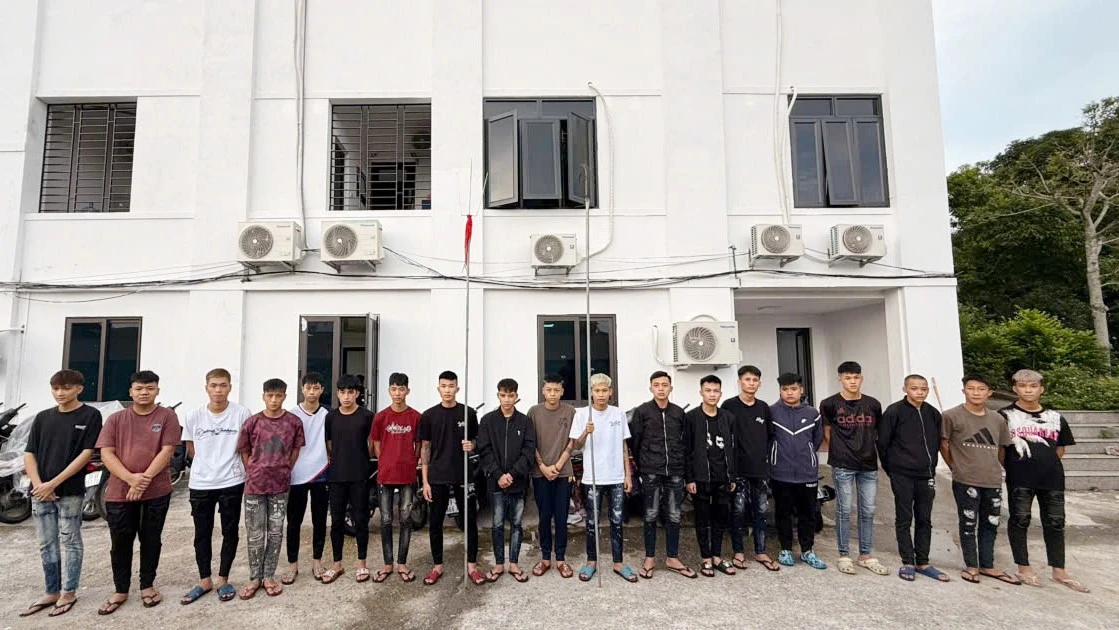 Mang hung khí 'đại náo' đường phố, 15 đối tượng bị khởi tố