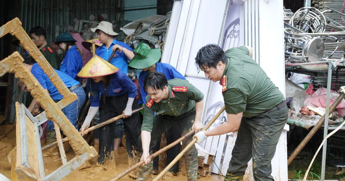 Tuổi trẻ Sơn La đào bùn, di chuyển tài sản giúp người dân vượt qua mưa lũ