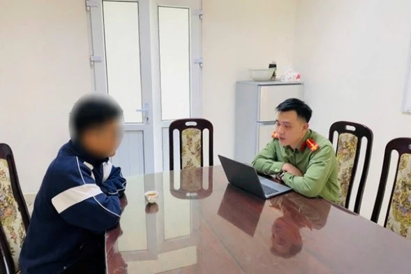 Hà Nội: Tung tin sai sự thật về tăng giá xăng, dầu để tăng tương tác bán xe điện