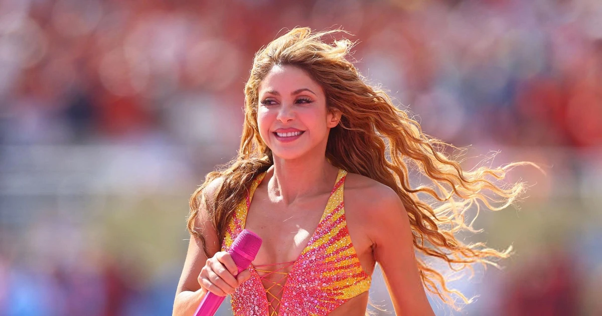 Shakira, Ronaldo 'béo' đốt nóng khán đài 80.000 người ở chung kết World Cup