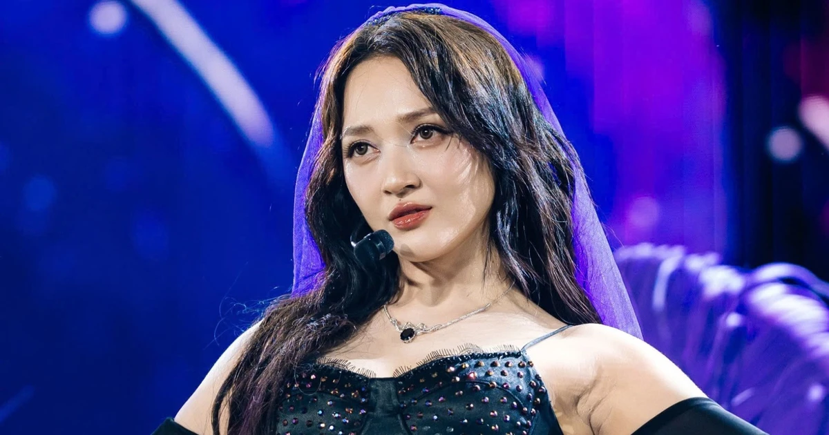 Hơn 30 anh trai, em xinh diễn hit triệu view giữa biển người ở Vạn Phúc