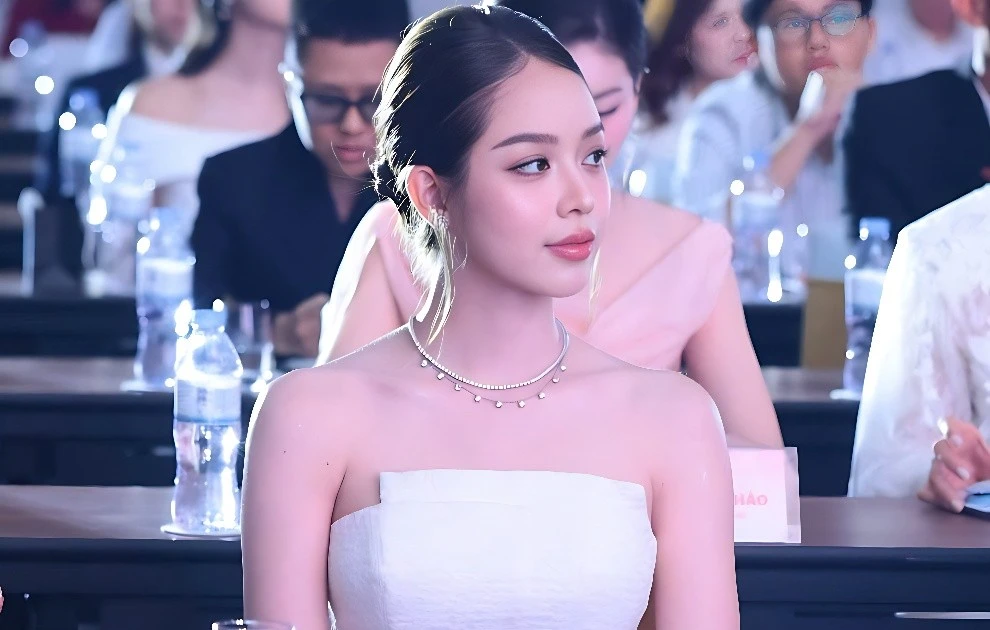 Sắc vóc Hoa hậu Thanh Thủy
