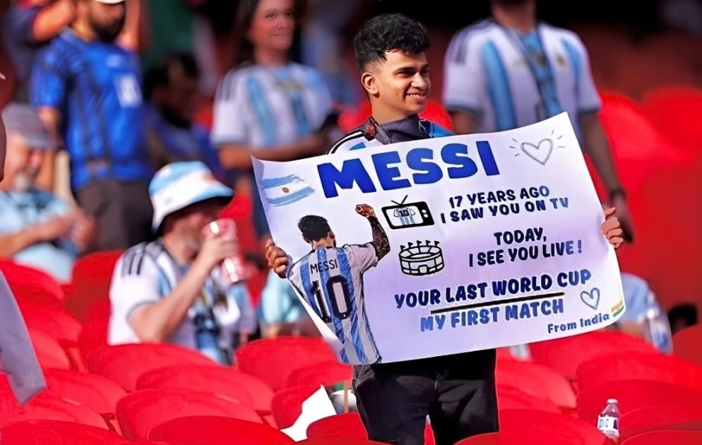 Khán đài hơn 80.000 người đứng dậy trước 3 bàn thắng của Messi