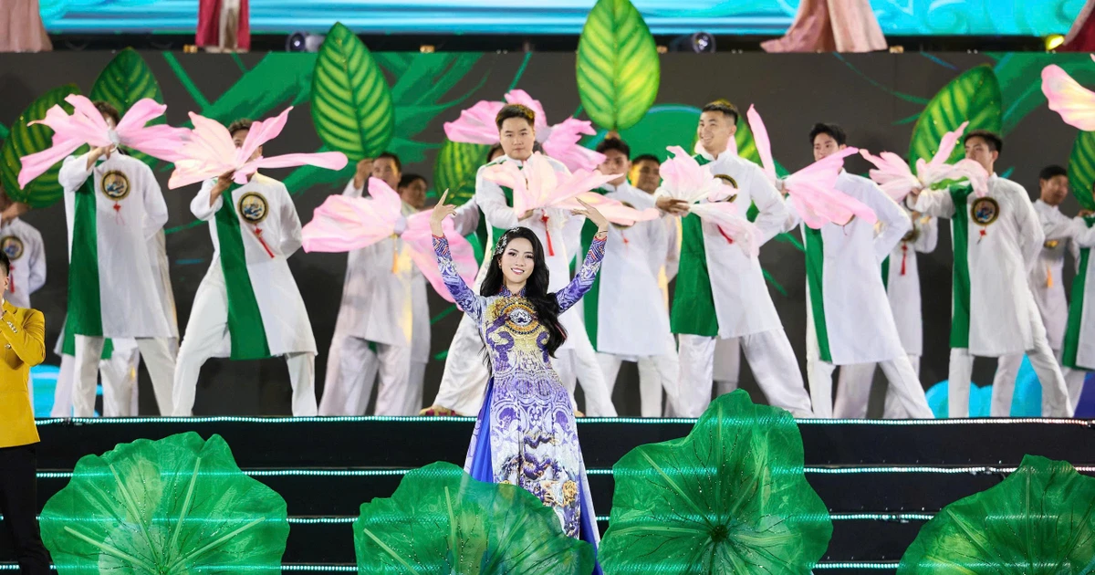 Hàng trăm nghệ sĩ tái hiện lịch sử, hoa hậu góp mặt trong đại cảnh