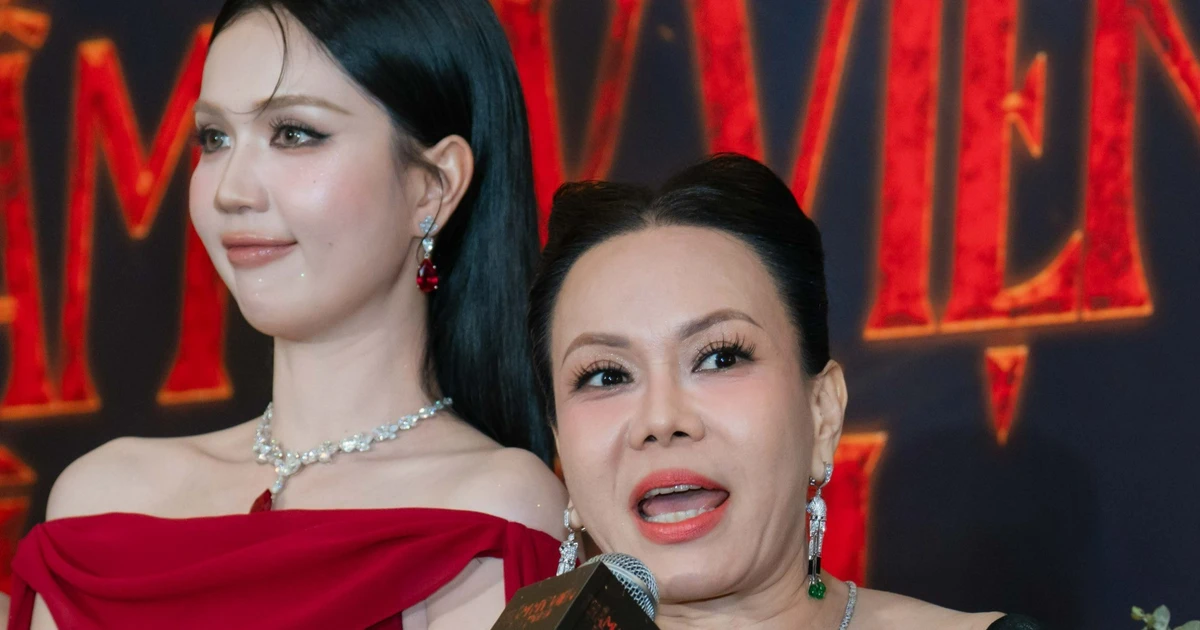 Ngọc Trinh trở thành tâm điểm