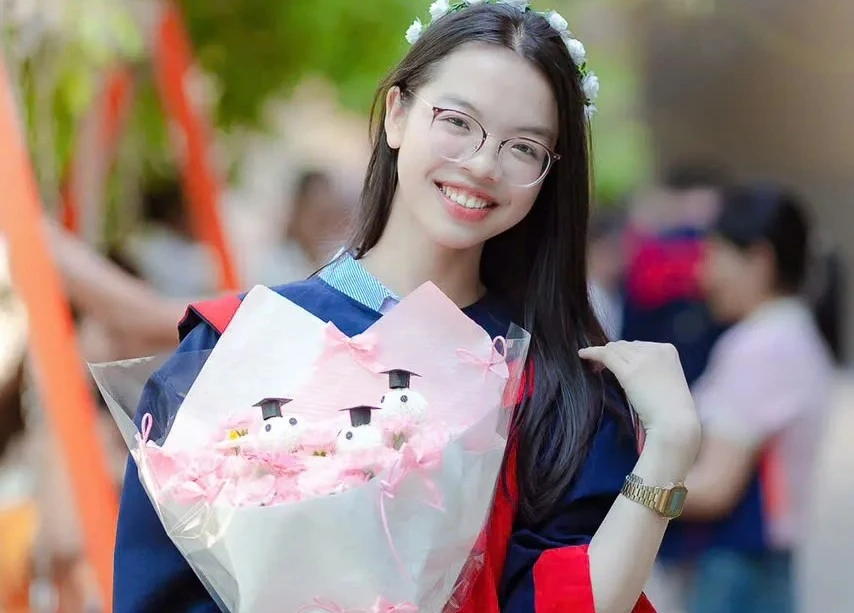 Đang giao lưu cùng nữ thủ khoa toàn quốc giành trọn ba điểm 10 kỳ thi THPT 2026