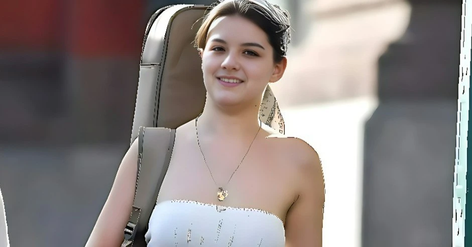 Suri Cruise ở tuổi 20