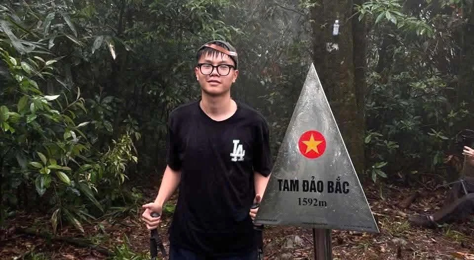 Huy động hơn 100 người xuyên đêm tìm nam sinh Hà Nội mất tích ở Tam Đảo