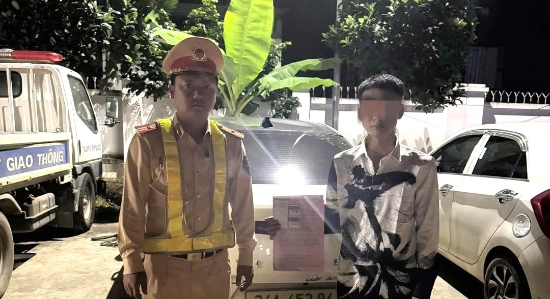 Phát hiện tài xế có hơi men, dương tính cùng lúc 4 loại ma tuý