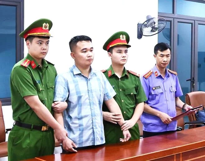 Giữ khẩn cấp một giáo viên liên quan vụ điểm Toán cao bất thường ở Tuyên Quang