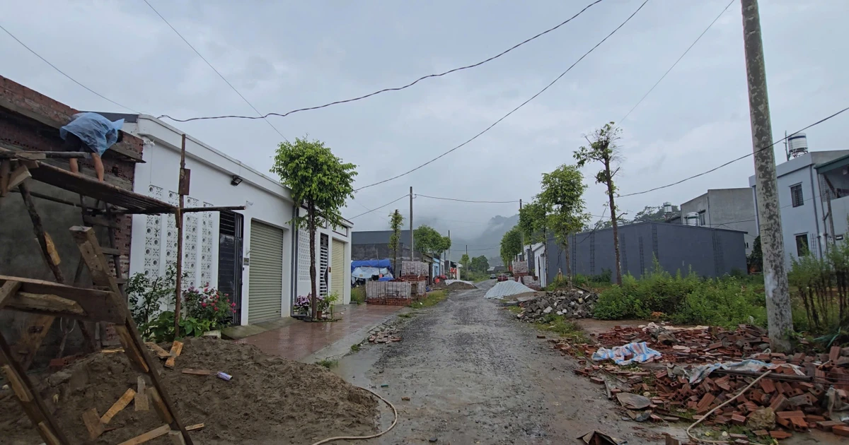 Khu dân cư trung tâm tỉnh Lai Châu không có điện: Đường nhầy nhụa khi mưa, bụi mù khi nắng