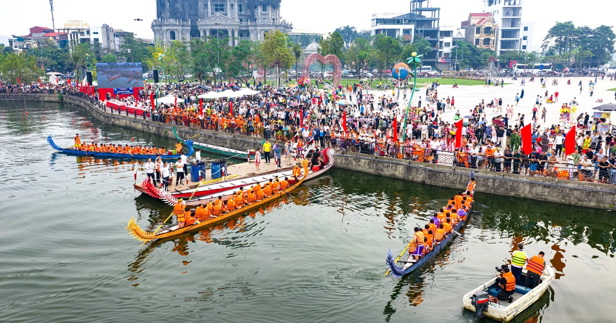 Nghẹt thở giải bơi chải tại lễ hội Đền Hùng