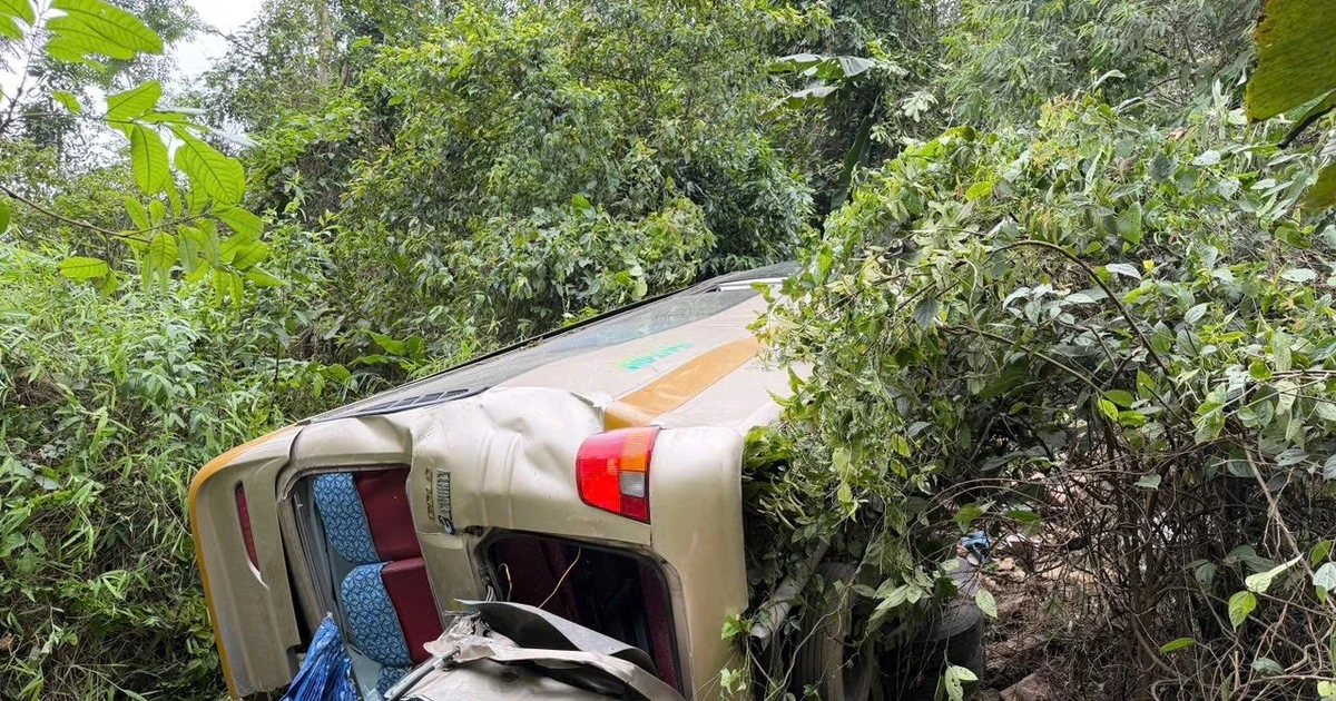 Nhân chứng kể lại giây phút xe khách chở 26 người lao xuống vực sâu ở Sơn La