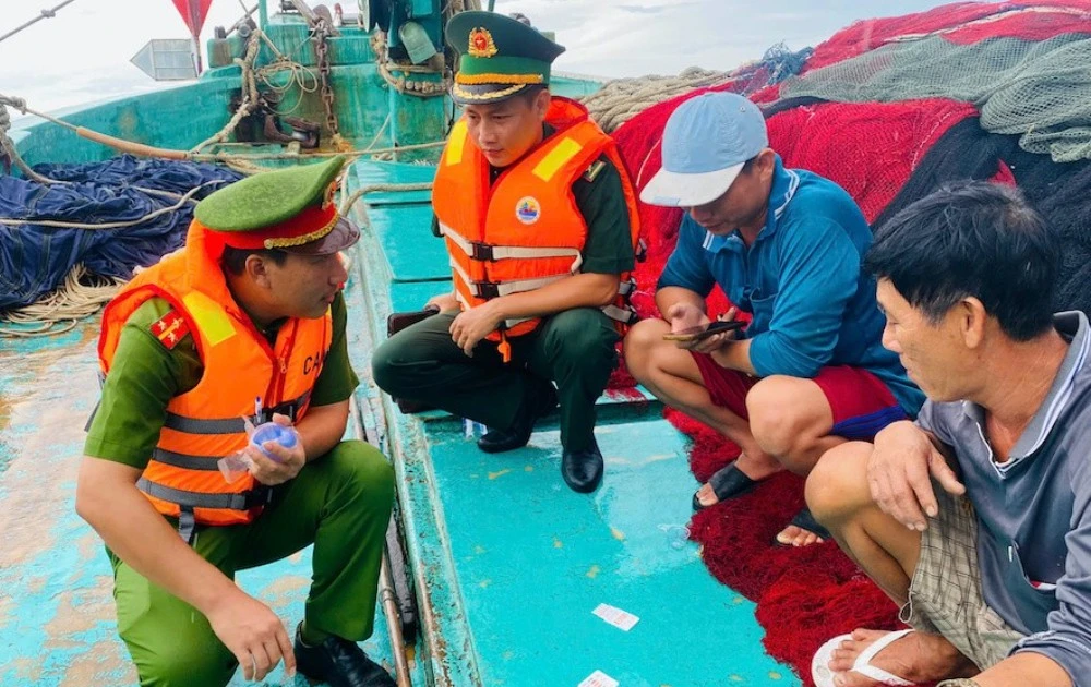 Đảo tiền tiêu ra quân chống khai thác IUU, phòng chống ma túy