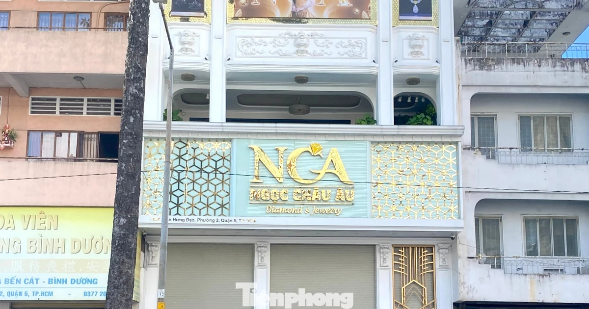 Tiệm vàng của 3 bà chủ doanh nghiệp bị khởi tố đồng loạt 'cửa đóng then cài'