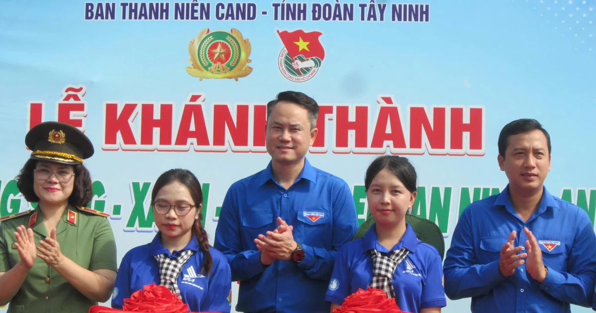 Tuổi trẻ Tây Ninh và tuổi trẻ Công an nhân dân tri ân công lao các anh hùng liệt sĩ