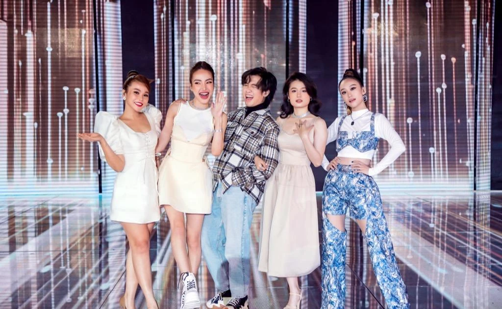 Phản ứng bất ngờ của Tóc Tiên khi Mew Amazing hát sai lời bản hit 