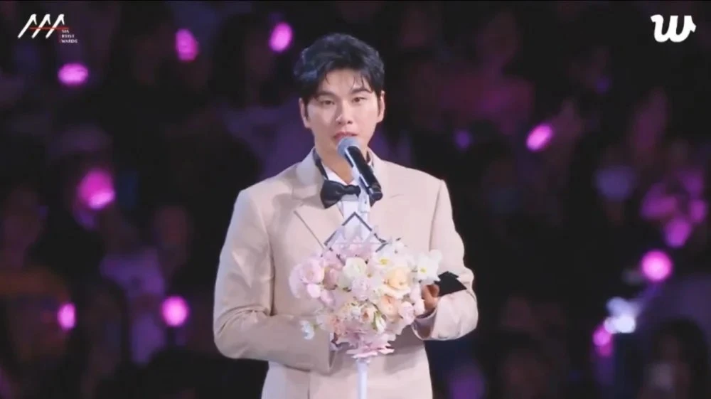 Cư dân mạng phản ứng khi Lee Yi Kyung phủ nhận cáo buộc liên quan đến bài phát biểu nhận giải 'AAA 2025'