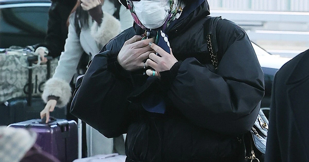 Trang phục sân bay của G-Dragon gây tranh cãi gay gắt trên mạng