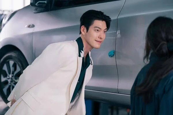 Sự xuất hiện bất ngờ của Kim Woo Bin tại Seongsu-dong khiến người hâm mộ phấn khích