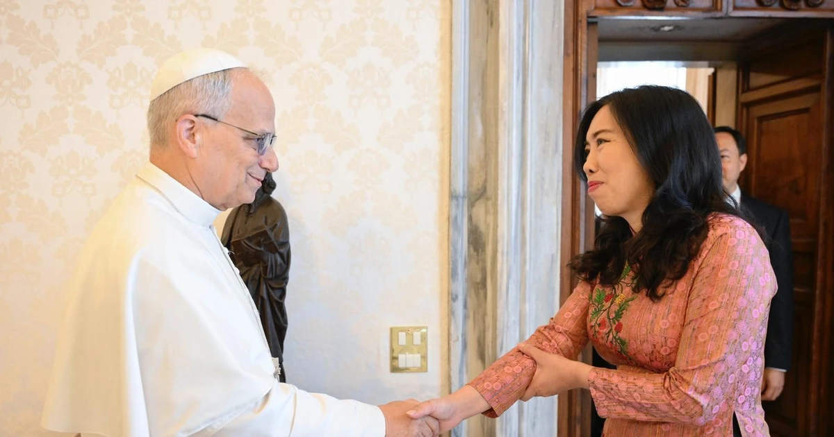 Thứ trưởng Lê Thị Thu Hằng tiếp kiến Giáo hoàng Leo XIV