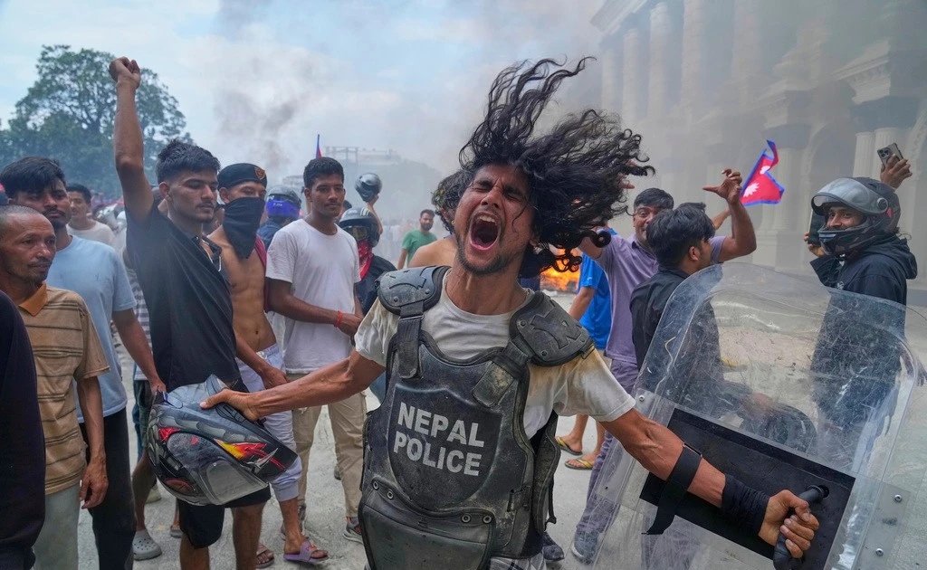 Quân đội Nepal đối thoại để xoa dịu cơn thịnh nộ của người biểu tình