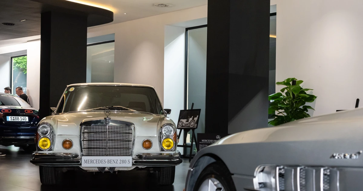 Ngắm dàn xe Mercedes cổ hội tụ tại Hà Nội
