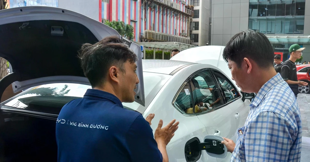 Ôtô Trung Quốc 'tấn công' thị trường xe dịch vụ?