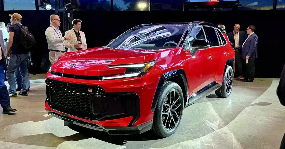 SUV ăn khách nhất của Toyota bán kênh giá hàng nghìn USD