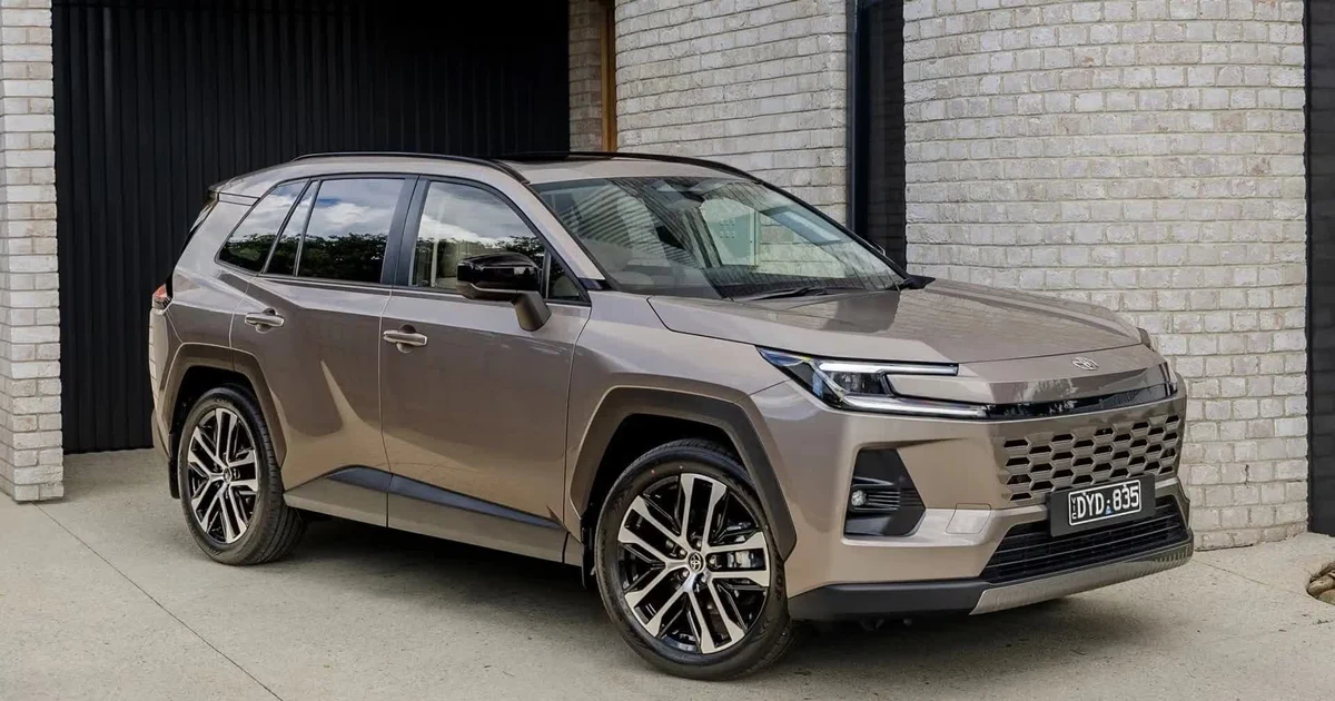 Mitsubishi nhắm cạnh tranh với SUV bán chạy nhất của Toyota
