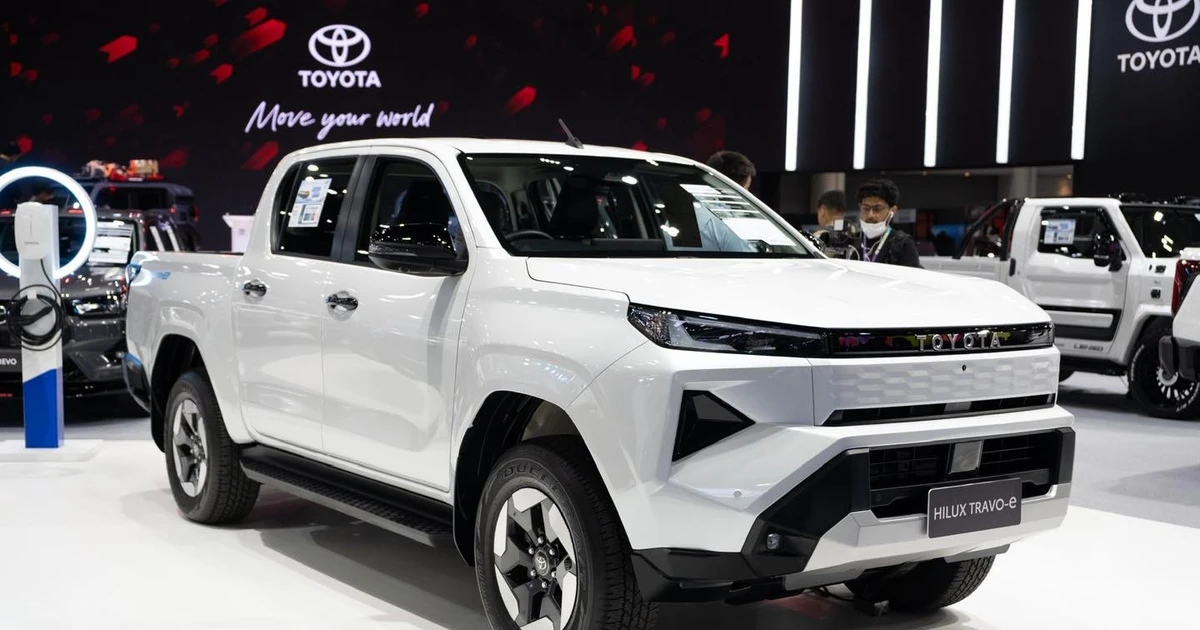 Xe bán tải điện Toyota Hilux 'lộ diện'
