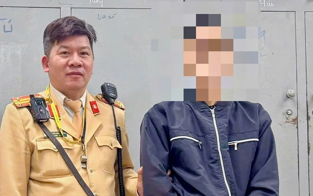 CSGT Hà Nội cùng người dân khống chế đối tượng cướp xe máy của nữ sinh