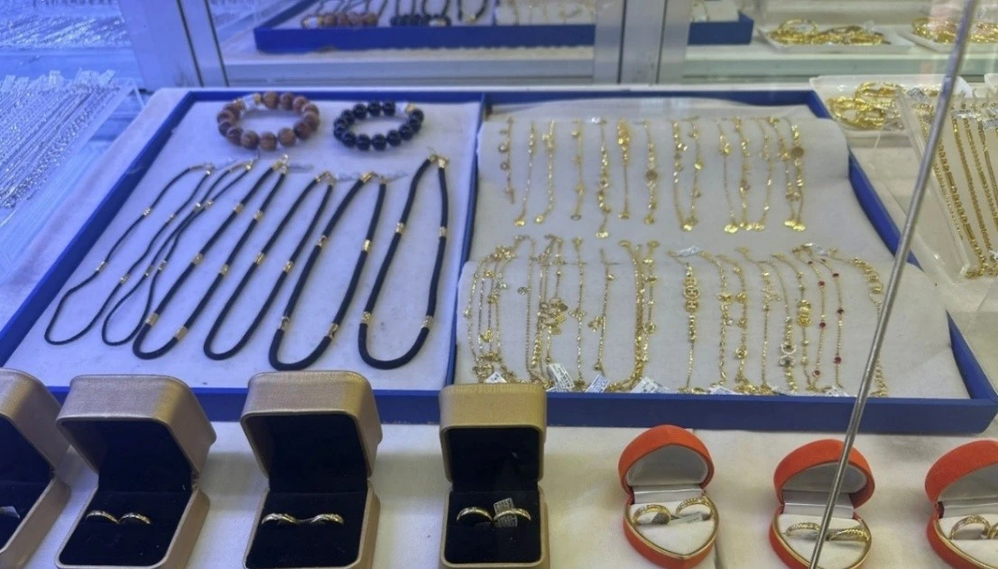 Kiểm tra tiệm vàng tại TPHCM, thu giữ nhiều trang sức không nguồn gốc