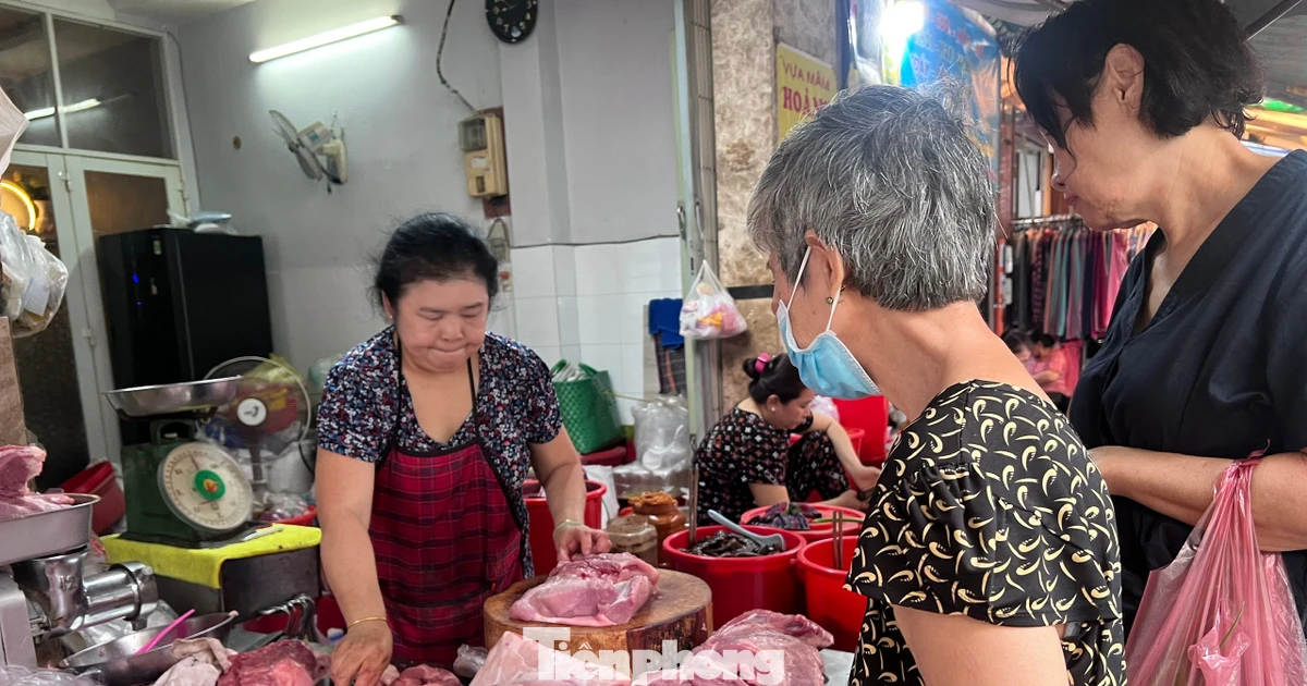 Chật vật trước ‘bão’ giá, phí
