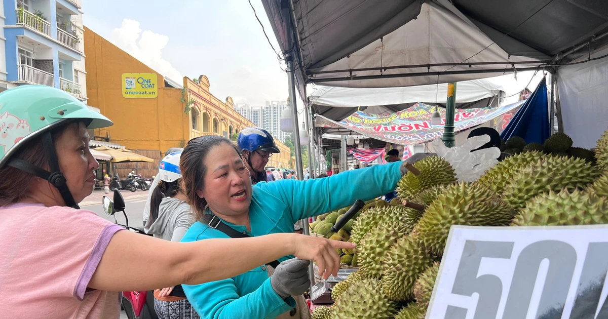 Mê mẩn với đặc sản trái cây, bánh dân gian Nam bộ ở lễ hội 'trên bến dưới thuyền'