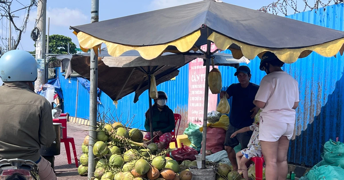 Quán giải khát ở TPHCM 'hốt bạc' ngày nắng nóng