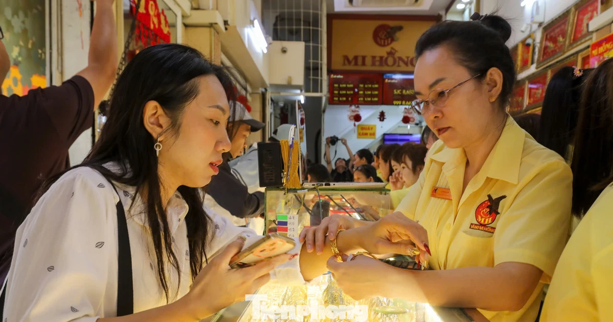 Lý do nhiều người dồn tiền mua vàng trang sức
