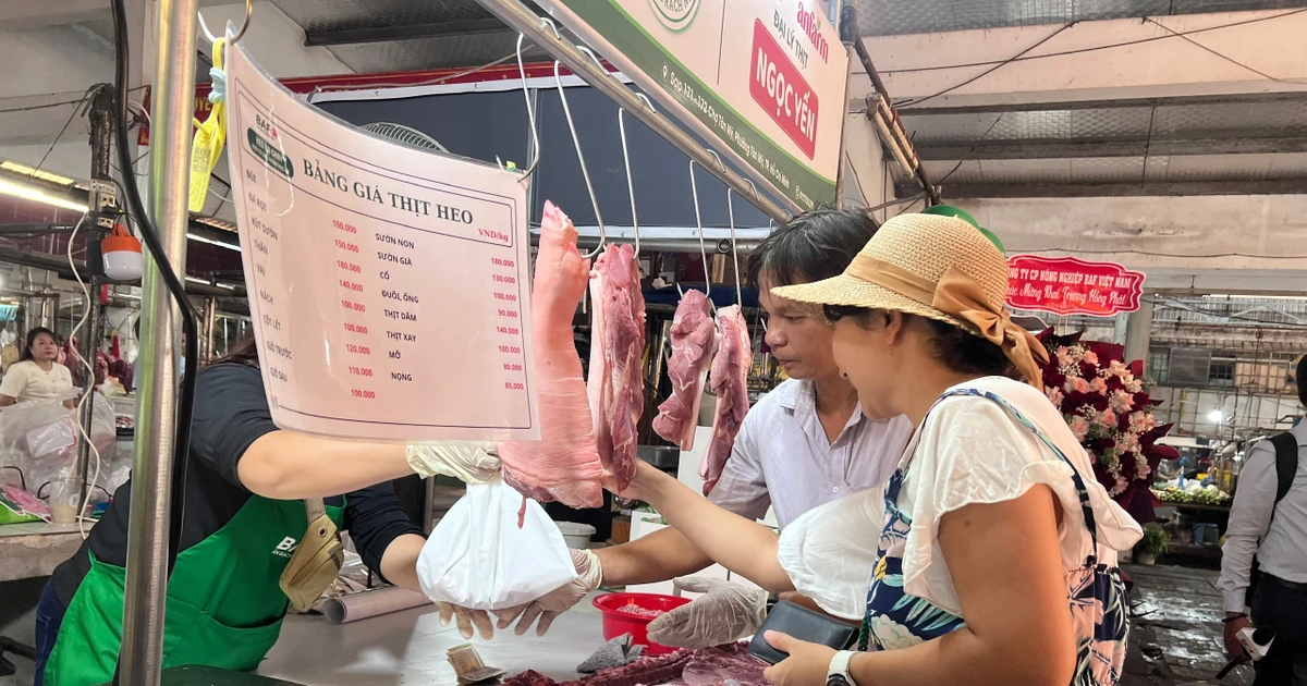 Thịt heo ‘Tick xanh trách nhiệm’ vào chợ truyền thống ở TPHCM