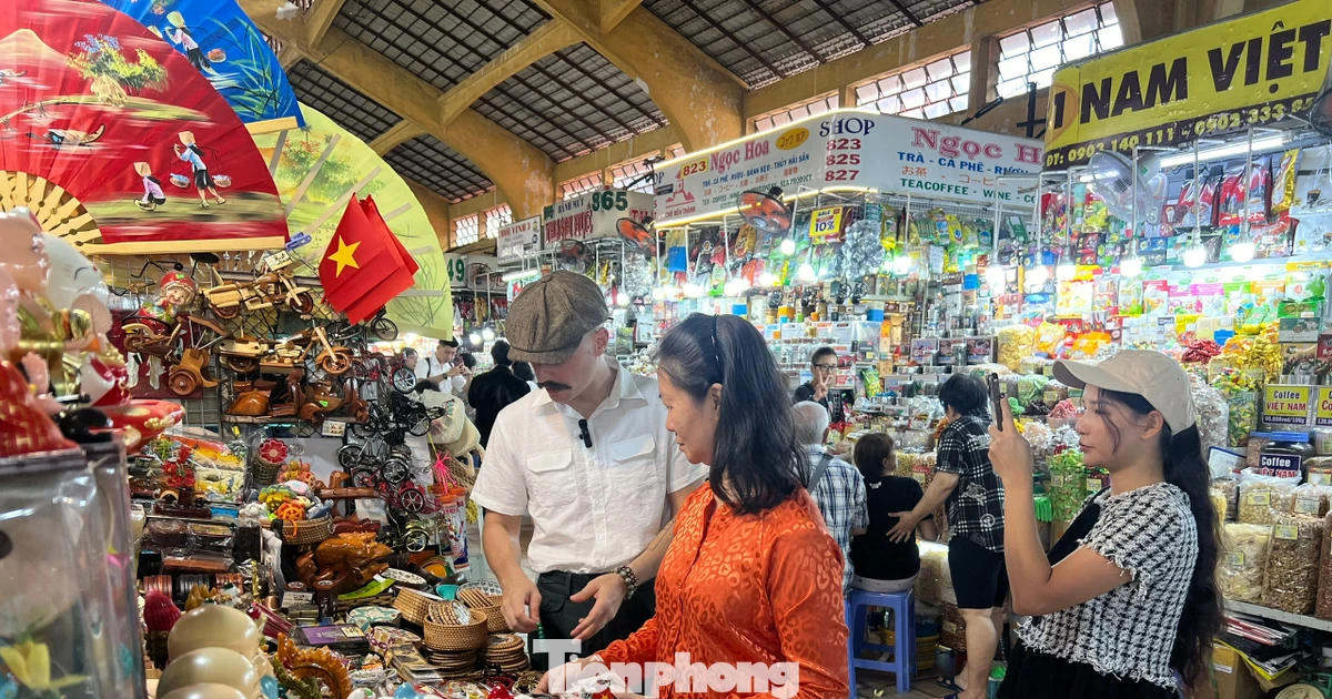Chợ truyền thống TPHCM 'thay áo' hút khách du lịch