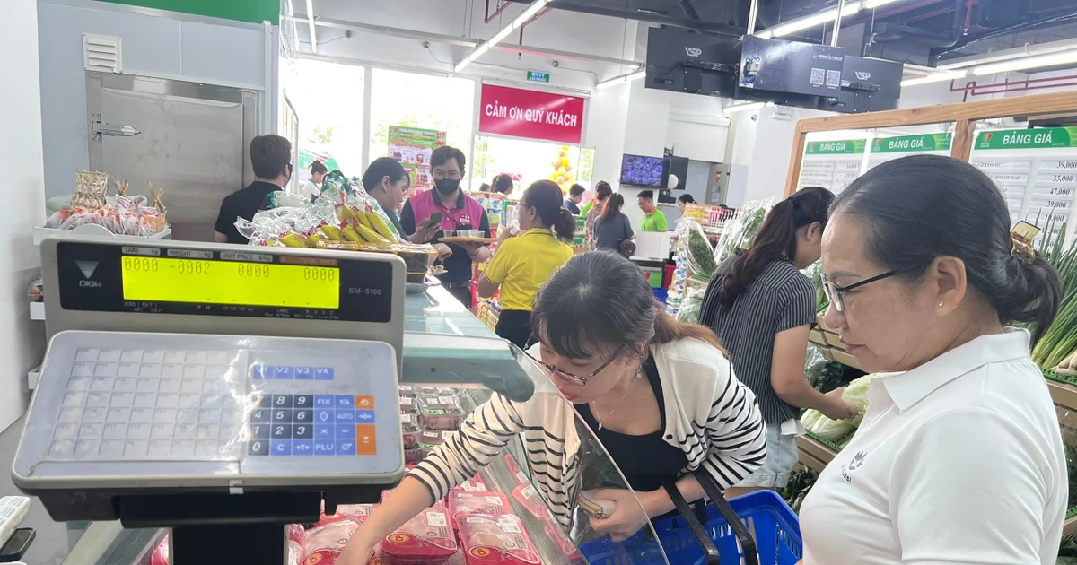 Cuộc đua kéo hàng hóa về tận ngõ