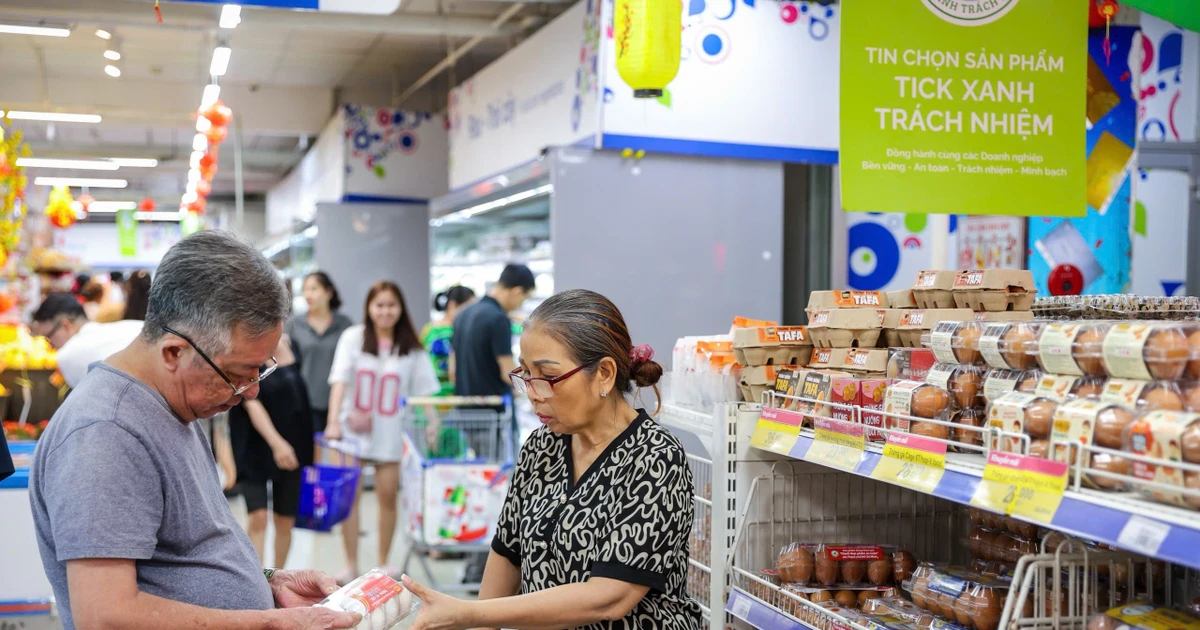 Giá xăng leo thang, doanh nghiệp tung ưu đãi 'chia lửa' với người tiêu dùng