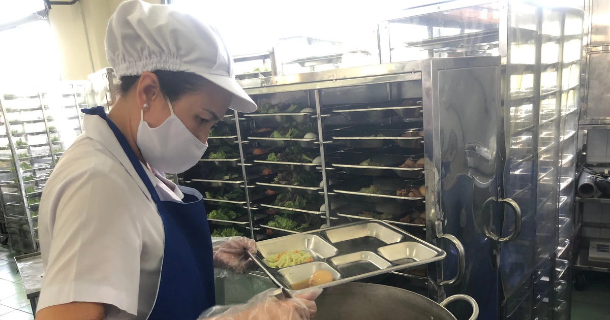 Bịt ‘lỗ hổng’ mất an toàn trong bữa ăn học đường ở TPHCM