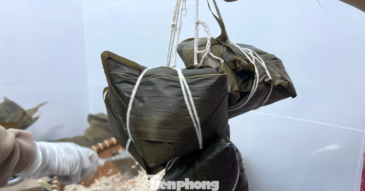 Bánh bá trạng 80.000 đồng/cái vẫn ‘cháy hàng’ dịp Tết Đoan Ngọ ở TPHCM