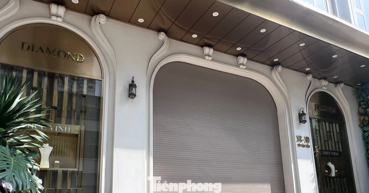 Ồ ạt đóng cửa hàng kim cương, điều gì đang xảy ra?