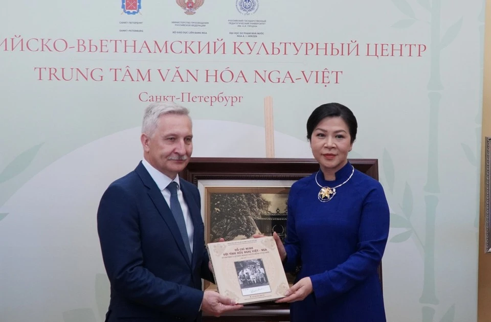 Phu nhân Ngô Phương Ly dự khai trương Trung tâm Văn hóa Nga – Việt