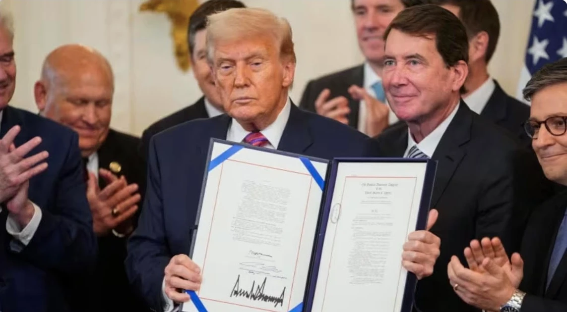 Tổng thống Mỹ Trump ký luật stablecoin, mở đường cho tiền điện tử