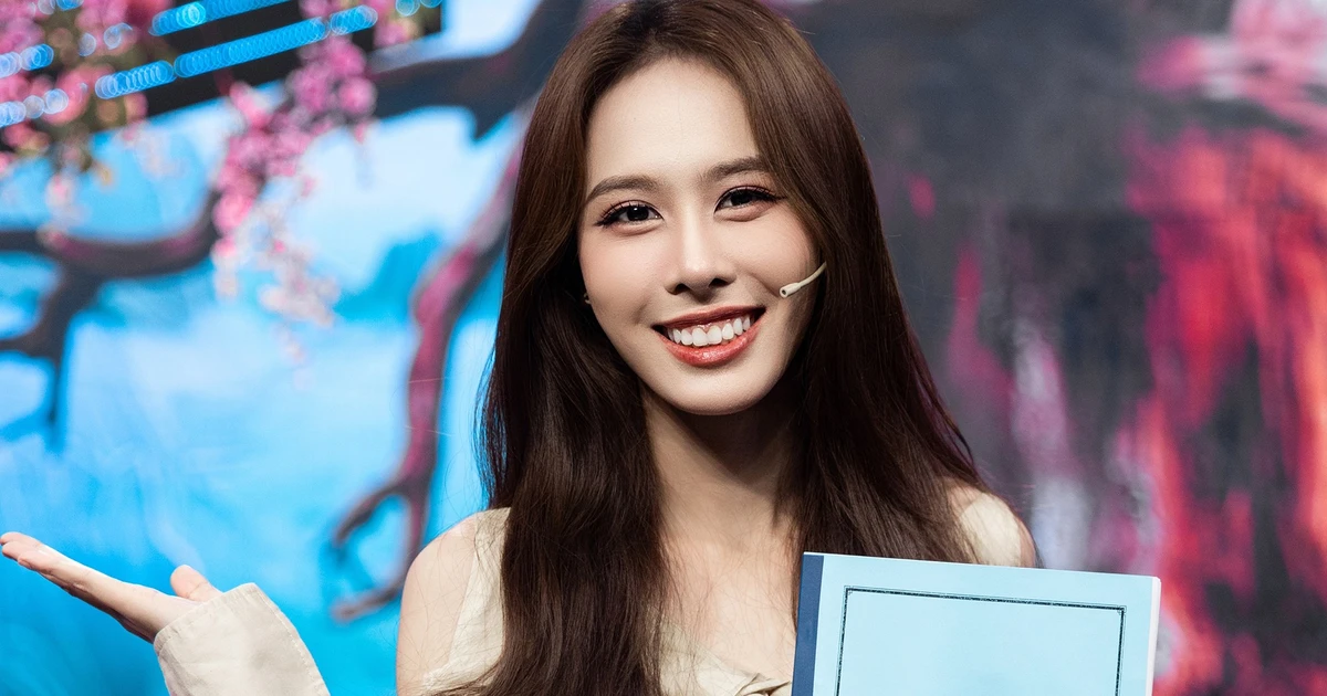 Hoa hậu, á hậu diễn chương trình đêm Giao thừa