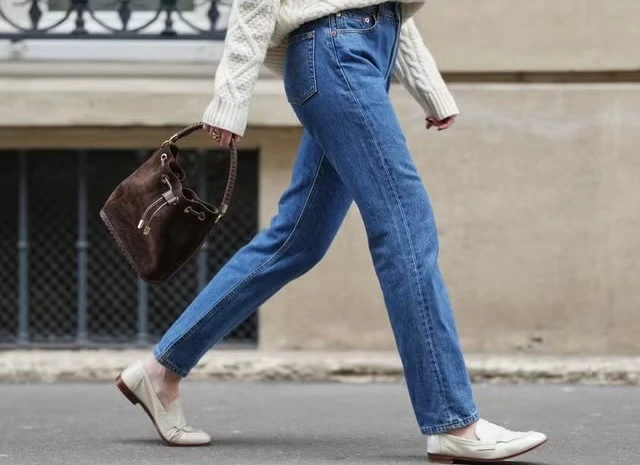 4 kiểu giày luôn hợp với quần jeans ống đứng, kiểu cuối cùng ai cũng nên có