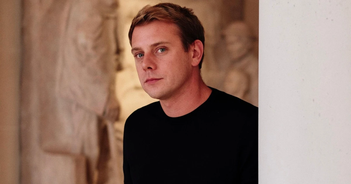 Làm show Dior Cruise 2027 xong, "chiến thần chạy deadline" Jonathan Anderson giờ ra sao?